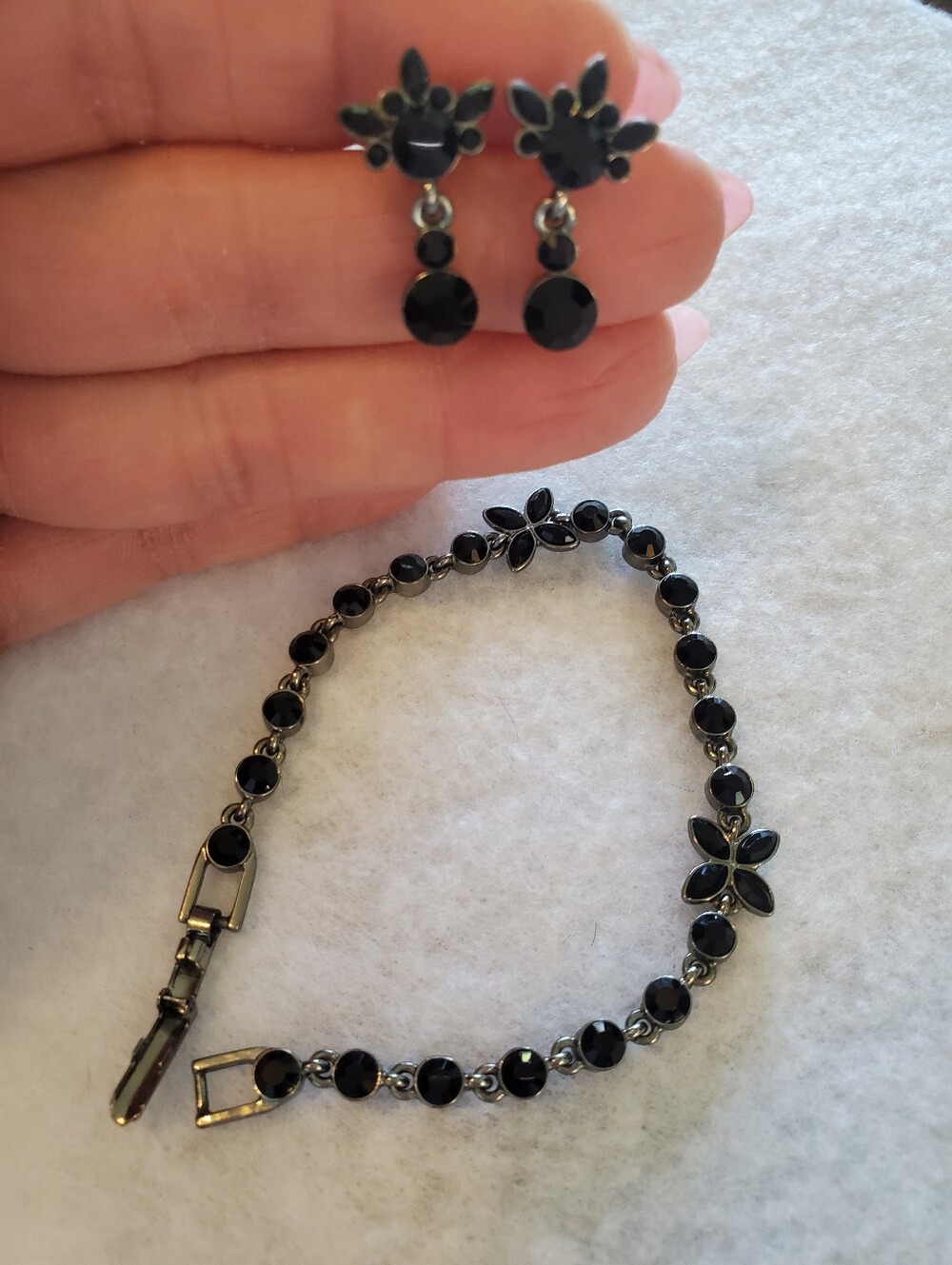 SET: Black Crystal Bracelet & Earrings - Picture 4 of 6